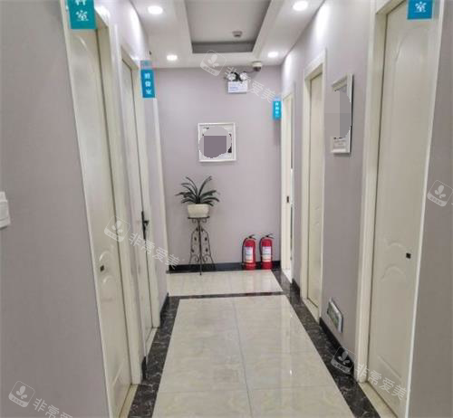 新疆青松星范医疗美容门诊部走廊