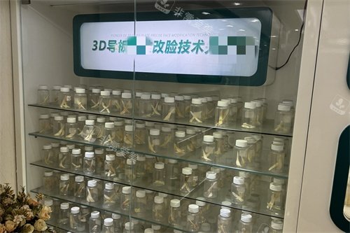 广州广大整形医院展示柜