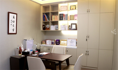 威海董立鹏星范医疗美容诊室