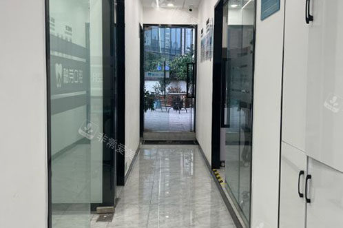 成都釉芽口腔走廊环境图