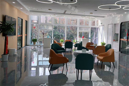 宁波悦亮眼科休息候诊区