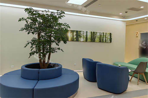 上海柠盟眼科门诊部候诊区