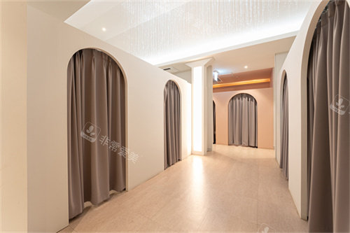 清潭美乐皮肤科治疗室门口走廊 清潭美乐皮肤科治疗室门口走廊