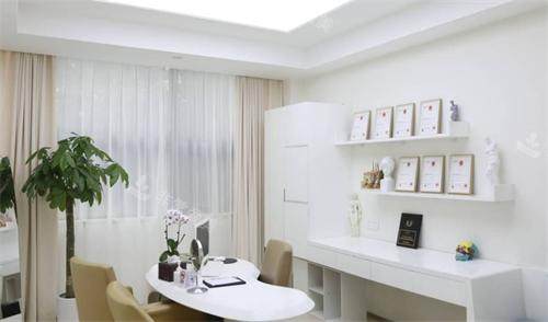 重庆艺星医疗美容医院...