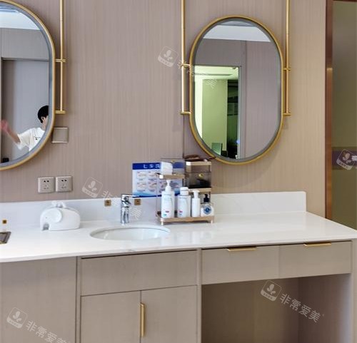 长沙祺美胸整形二楼洗漱台 长沙祺美胸整形二楼洗漱台