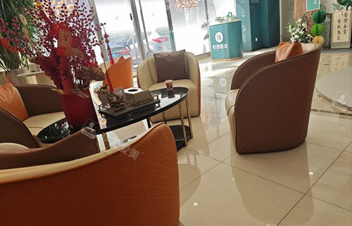 大连铂恩整形大厅休息区