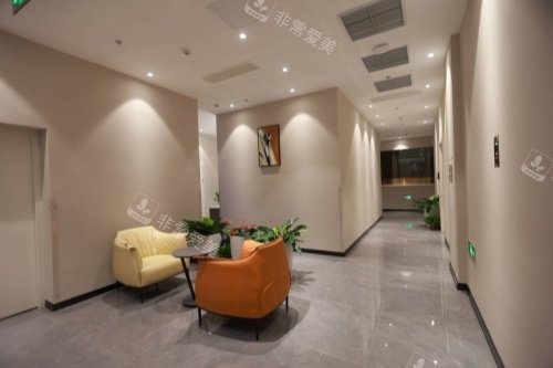 昆山玥美医疗美容医院候诊区