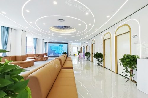 南昌华厦眼科医院候诊区