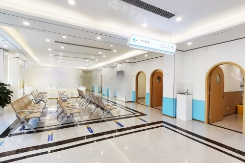 南昌华厦眼科医院候诊大厅