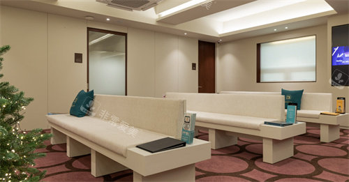 韩国vmoment医院皮肤科等待区