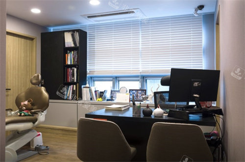 韩国丹雅皮肤科就诊攻...