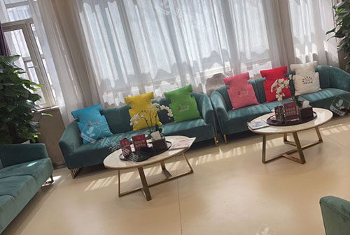 哈尔滨艺星医疗美容大厅休息区