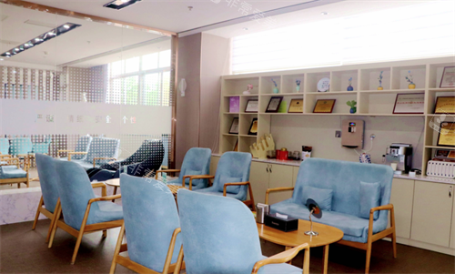 威海董立鹏星范医疗美容休息区