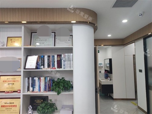 牡丹江张月鹏口腔展示柜