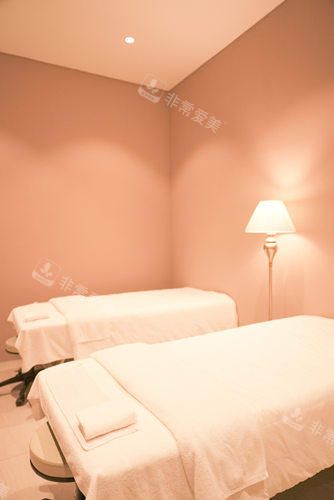 济州岛佰梦整形外科管理室的床（竖版）