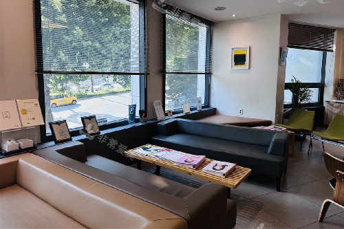 韩国GNG整形2楼登记等待区