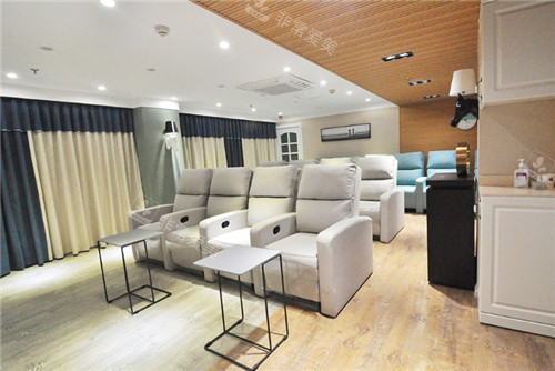 昆明华美美莱整形等待区环境