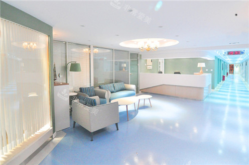 昆明华美美莱整形等候区一角