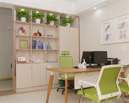 成都九龙医院私密科面诊室环境一览图