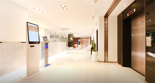 韩国hit整形外科电梯口