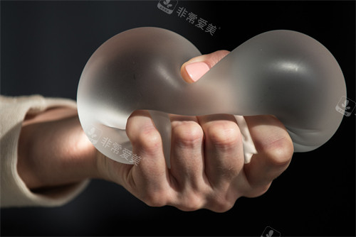隆胸假体挤压图示 隆胸假体挤压图示