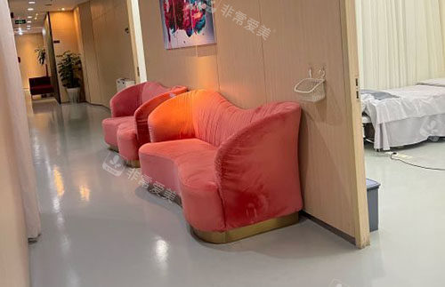 广州爱来医疗美容走廊等候区