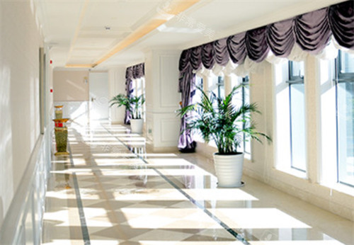 昆明梦想医疗美容医院大厅过道