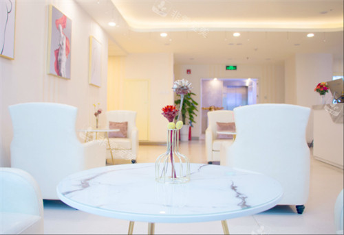 成都棕南医院(私密整形中心)休息区