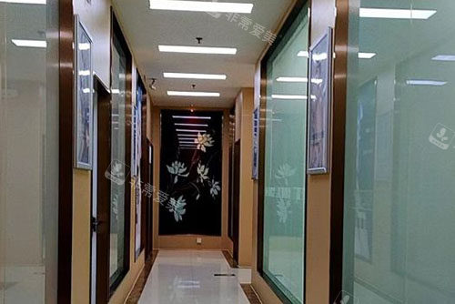 东莞韩美整形走廊环境图