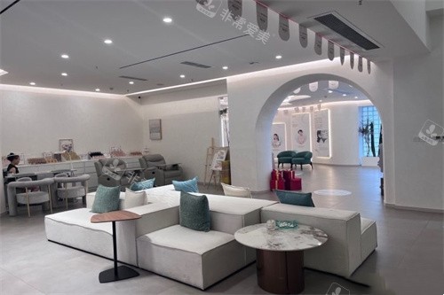 成都璞龄整形候诊区