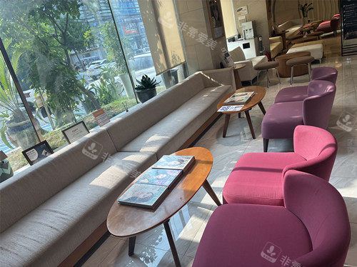 韓國(guó)faceline整形醫(yī)院等候區(qū)