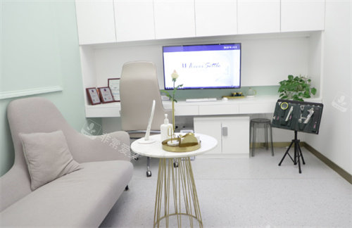 青島博士醫(yī)療美容會(huì)診室 青島博士醫(yī)療美容會(huì)診室