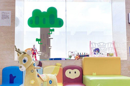 武汉达尔文口腔儿童等候区