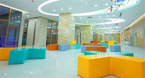 济南明水眼科等候区环境图