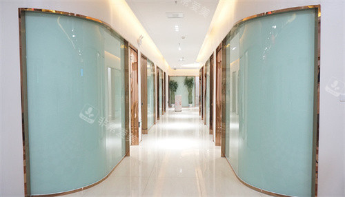 合肥壹加壹醫(yī)療美容大廳皮膚科走廊 合肥壹加壹醫(yī)療美容大廳皮膚科走廊