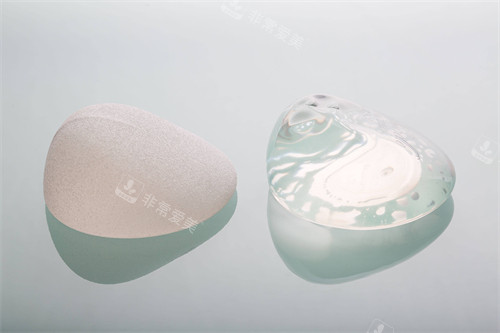 在韩国做了隆胸修复手术：从自卑到自信，术后3个月变化大到惊人！