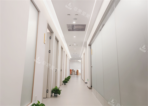 杭州爱琴海医疗美容门诊部走廊 杭州爱琴海医疗美容门诊部走廊