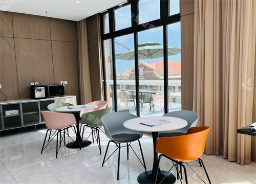 烟台慈航口腔大厅等待区