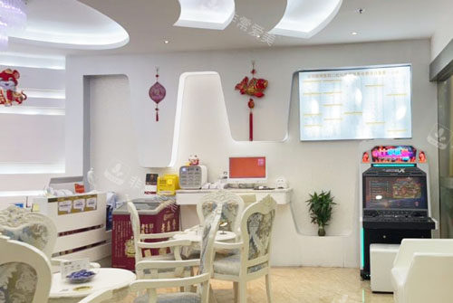 深圳鹏程医院口腔科大厅休息区