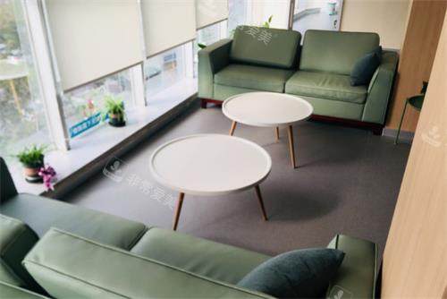 湛江爱尔奥理德眼科医院休息区