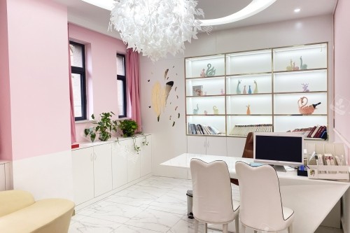 成都雅肤媛医疗美容医院面诊室