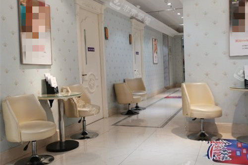 沈阳百嘉丽口腔导诊台候诊区