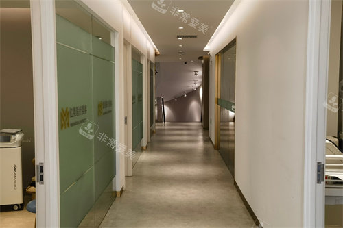 沈阳亿美整形医院走廊