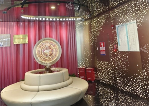 深圳艾瑞莎医疗美容医院休息区一角