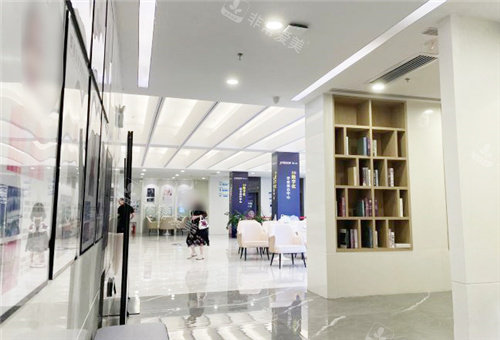 南宁牙博士口腔走廊环境