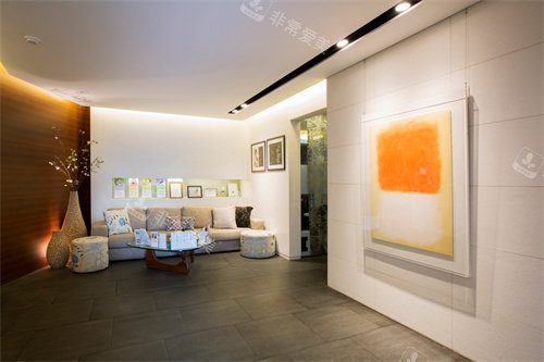 韩国三点丽皮肤科等待区 韩国三点丽皮肤科等待区