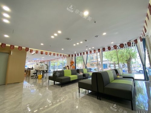 大连华厦眼科大厅环境