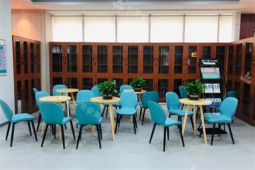 大连爱尔眼科医院休息区