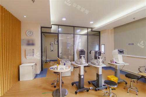 大连爱尔眼科医院四楼近视手术专科检查室