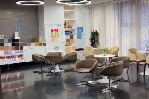 徐州医大鼎植口腔大厅休息区